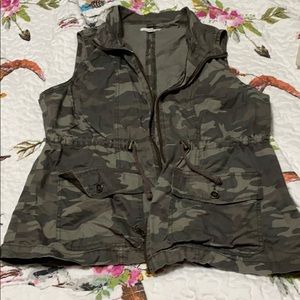 Maurice’s camo vest large